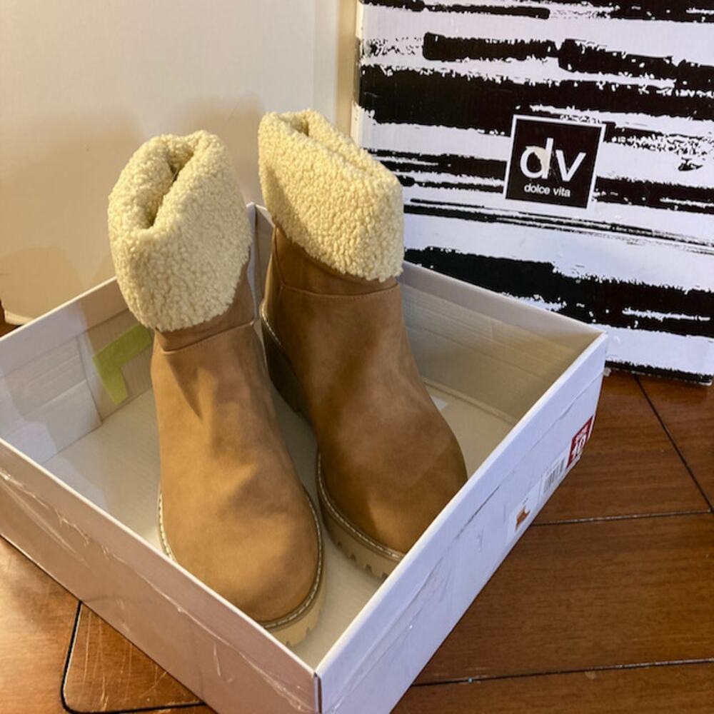 Dolce Vita Rumee Style Tan Suede Boots w/Cuffed Sherpa Lining Women's Sz 10 NIB